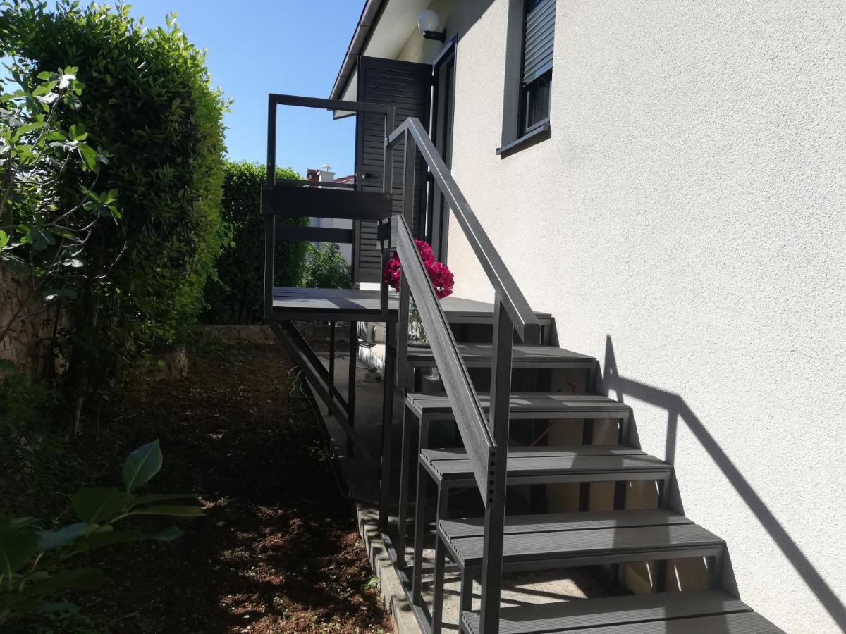 Apartments 4U Omišalj Eksteriør billede